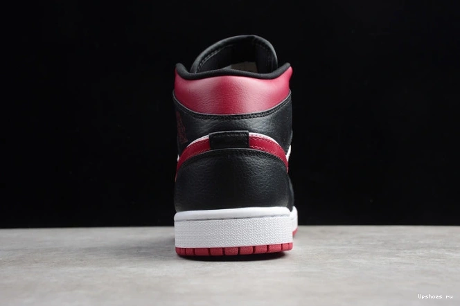 Jordan 1 554724-066 Bred  Toe Mid Air 0513